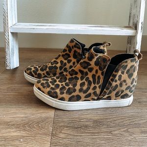 BLONDO • High Top Sneaker • Leopard
